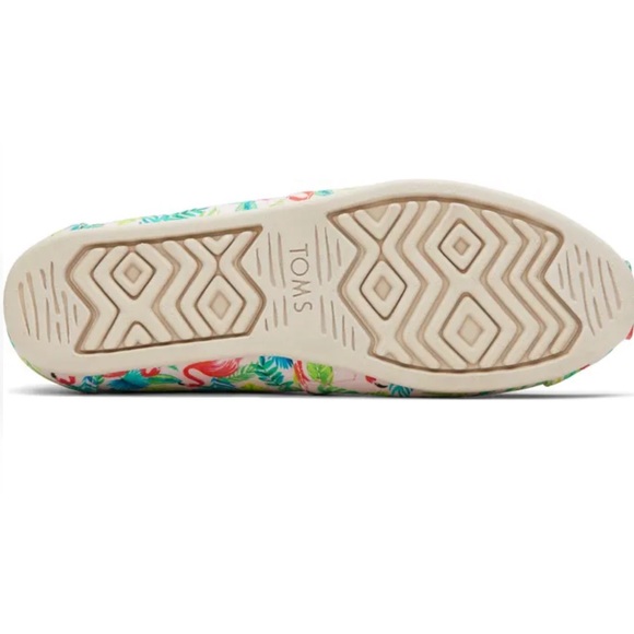 New x Paper Source Alpargata Slip-On
TOMS - Picture 10 of 13